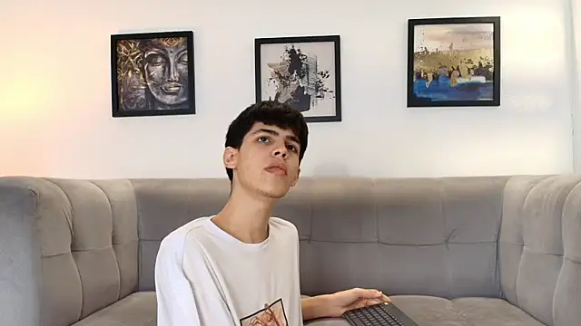 TWINKS_FRIENDS Adlı Modelin Canlı XXX Sohbeti