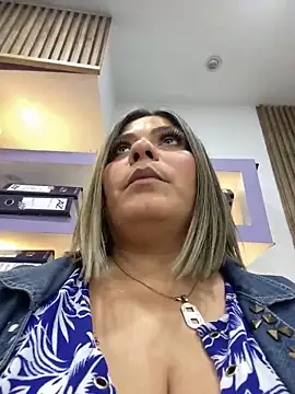 isabella_horney_ Adlı Modelin Canlı XXX Sohbeti