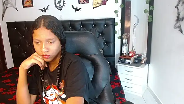 Luna_Ebony_ Adlı Modelin Canlı XXX Sohbeti