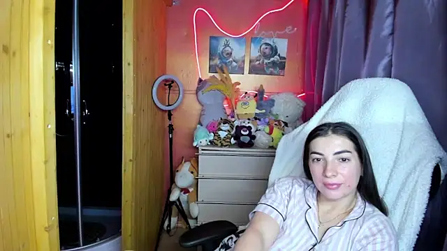 Fiery_Brunette_ Chat XXX live