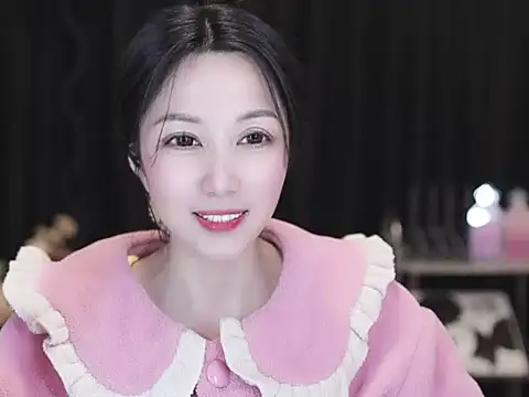 Nuyoah-77's Live XXX Chat