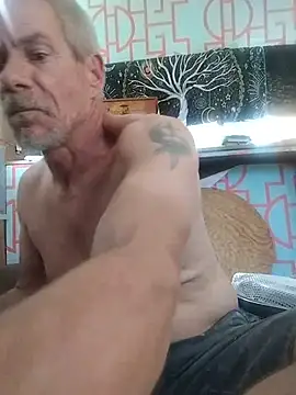 BiknightのライブXXXチャット