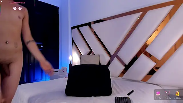 Aron_cruz Show in webcam