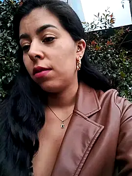 แชท XXX สดของ Luianna