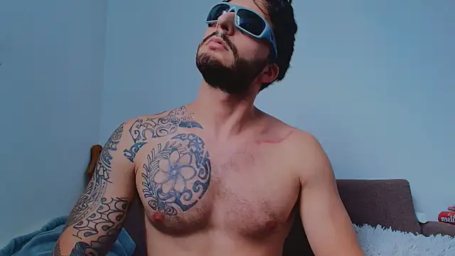 Czat XXX na żywo – thomas_gun