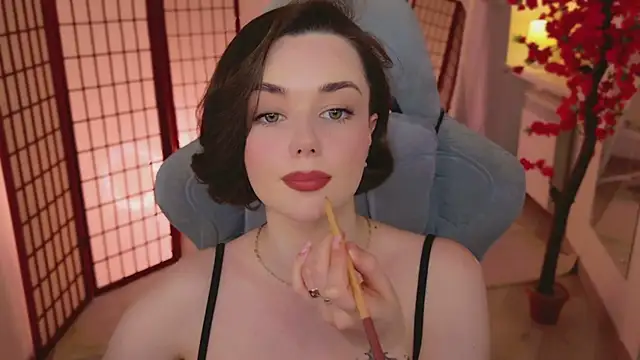 AvaFlower Adlı Modelin Canlı XXX Sohbeti