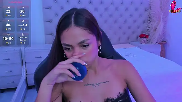 Chat +18 de CarolineFyre ao vivo