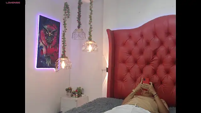 Show modela DominantBoy4 na web-kameri