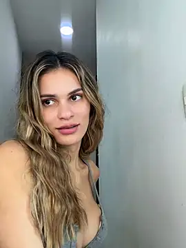 Онлайн чат XXX cuteluci_