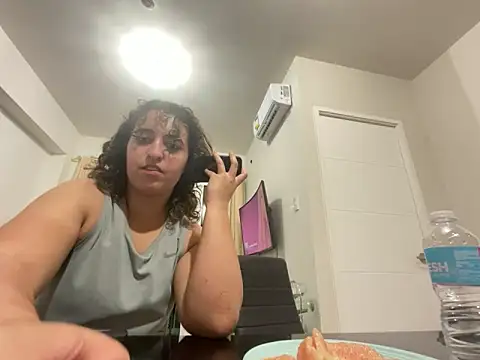 yassiestar Chat XXX in diretta