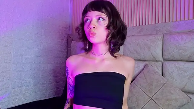 Chat +18 de AnyaDobe1 ao vivo