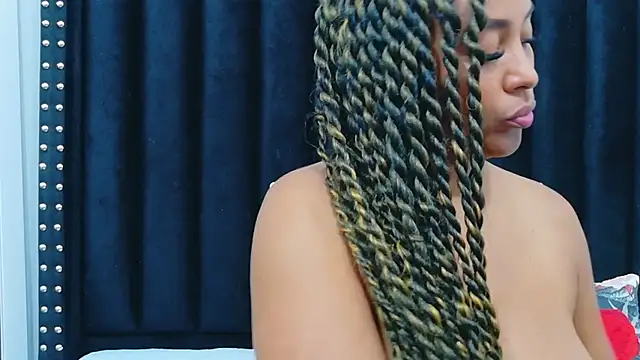 XXX chat uživo modela colombiamommy