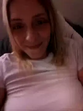 Foxyflame28's Webcam Show