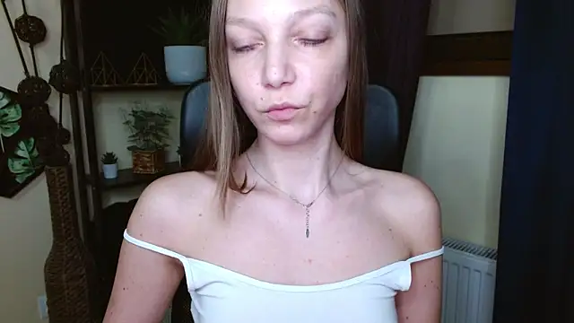 EmillyPlay Chat XXX in diretta