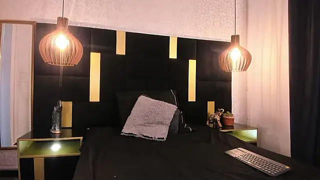 Lucio__Fox 即時 XXX 聊天