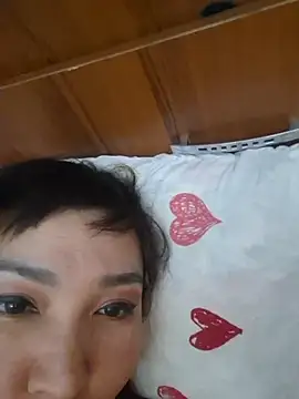 HellaWerlous Live XXX Chat