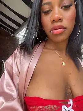 LucianaaMorena 即時 XXX 聊天