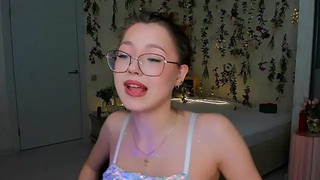 SereneFlame Chat XXX live