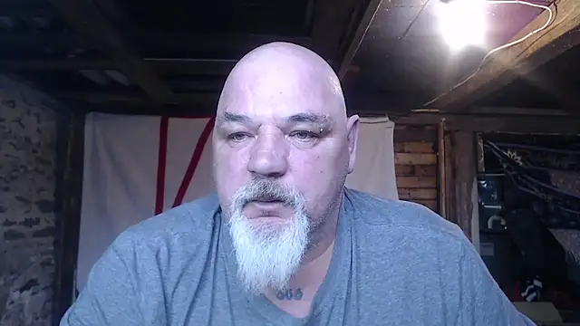 Newfiesausage1972 现场XXX聊天