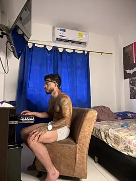 Kenny_romano 现场XXX聊天