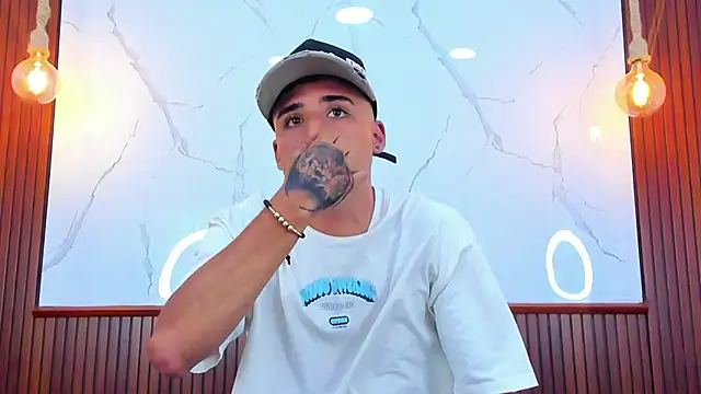 Hadrian_Torres 现场XXX聊天