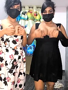 Family02: διαδικτυακό σόου στην κάμερα