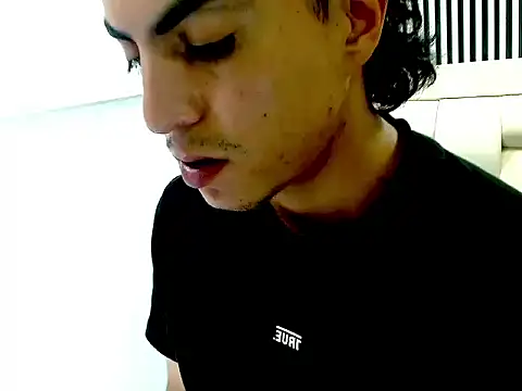 Show modela Alex_Wolft na web-kameri