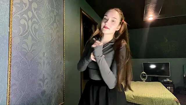 CarmelaLiebherr Adlı Modelin Canlı XXX Sohbeti