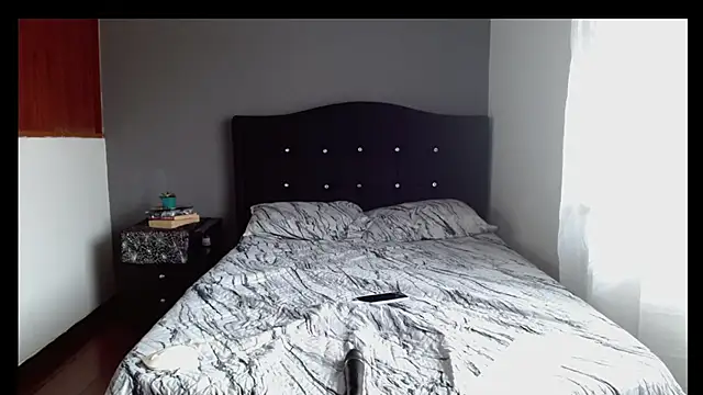 Emilia_1995 Adlı Modelin Canlı XXX Sohbeti