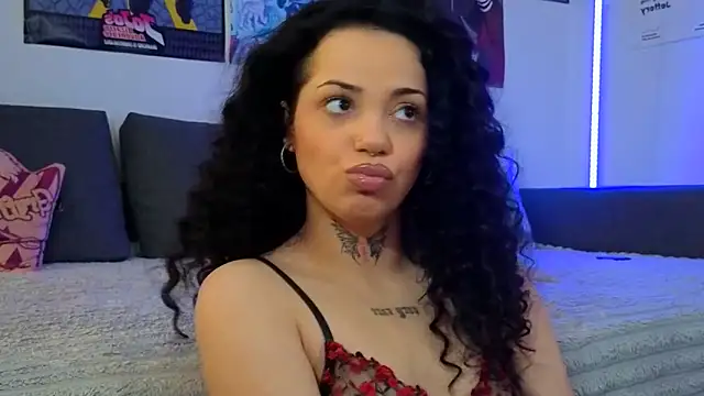 XXX chat uživo modela KiraQuinn1