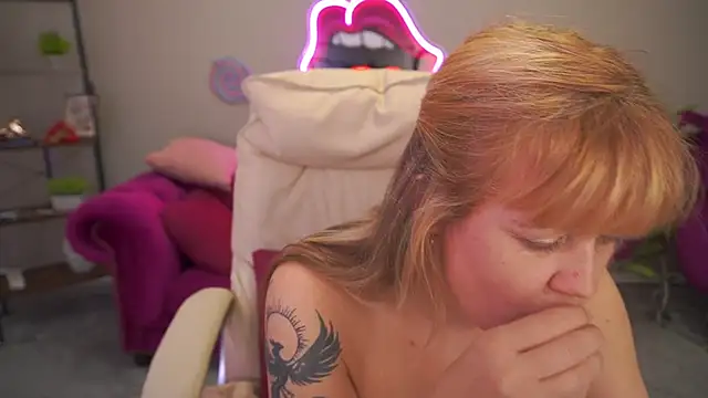 BellaLaPetit Adlı Modelin Canlı XXX Sohbeti