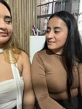Chat +18 de Antonella_Julieta ao vivo