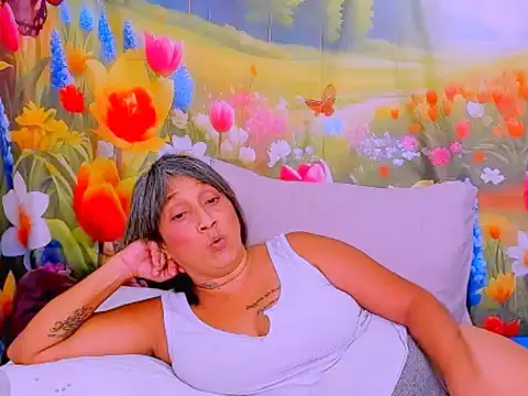 indianroxy Adlı Modelin Canlı XXX Sohbeti