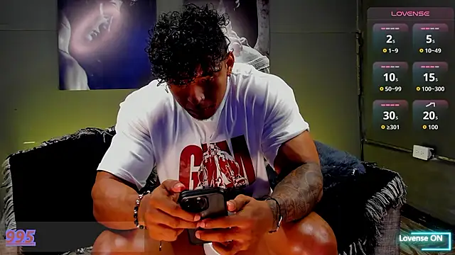 bradley_smith's Live XXX Chat