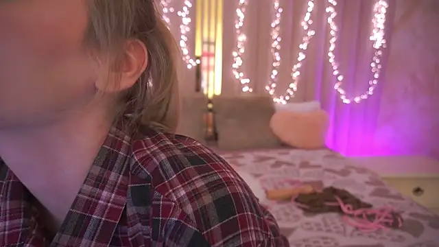 دردشة LylaYeess الجنسية المباشرة