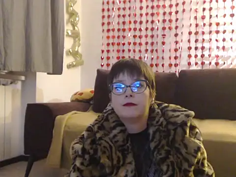 دردشة SneakyMiky الجنسية المباشرة