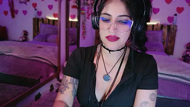 Chat +18 de AzaharJaan ao vivo