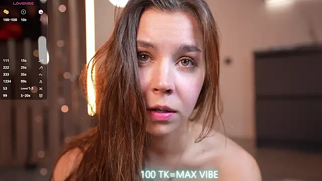 Pokazy przed kamerką – Monika__youthful