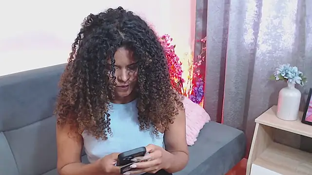 Amelia_bss Adlı Modelin Canlı XXX Sohbeti