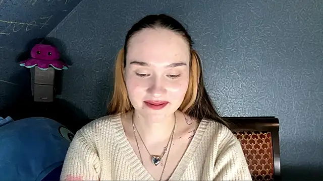 CarmelaLiebherr Adlı Modelin Canlı XXX Sohbeti