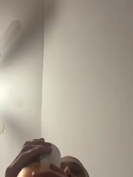 tttttyta 라이브 XXX 채팅