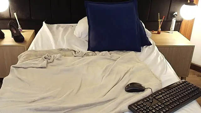 Онлайн чат XXX LiaMonroee_