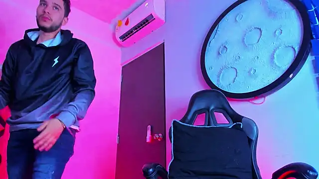 mike_257 Live XXX-Chat