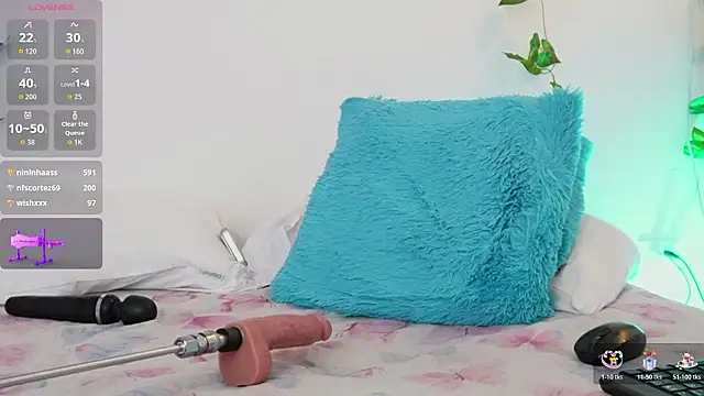 saraBow Live XXX Chat