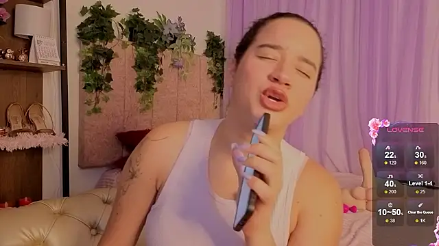 Chat +18 de emilyrouxe ao vivo