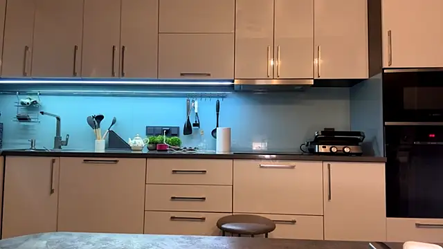 SoftnessMila's Live XXX Chat