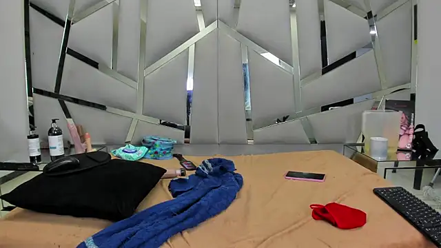 Oriana69_ live XXX chat