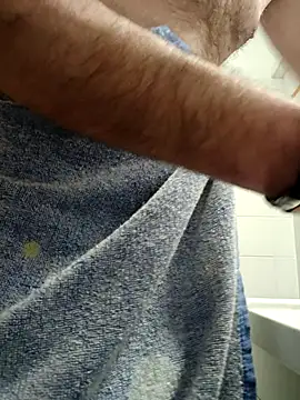 pascalino100: διαδικτυακό σόου στην κάμερα