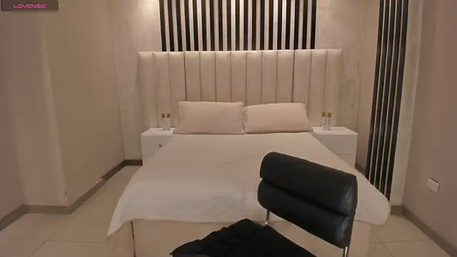 SunnyRivers' Live XXX Chat