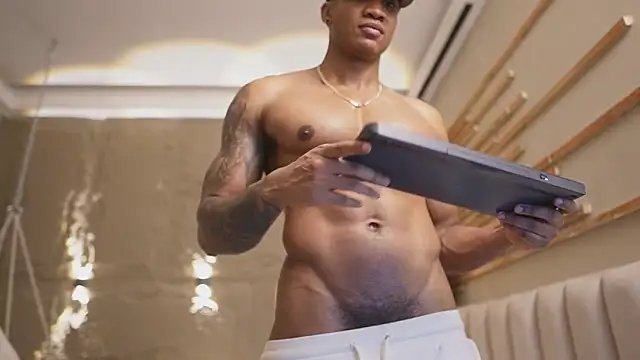 Logan_Varela Adlı Modelin Web Kamerası Şovu